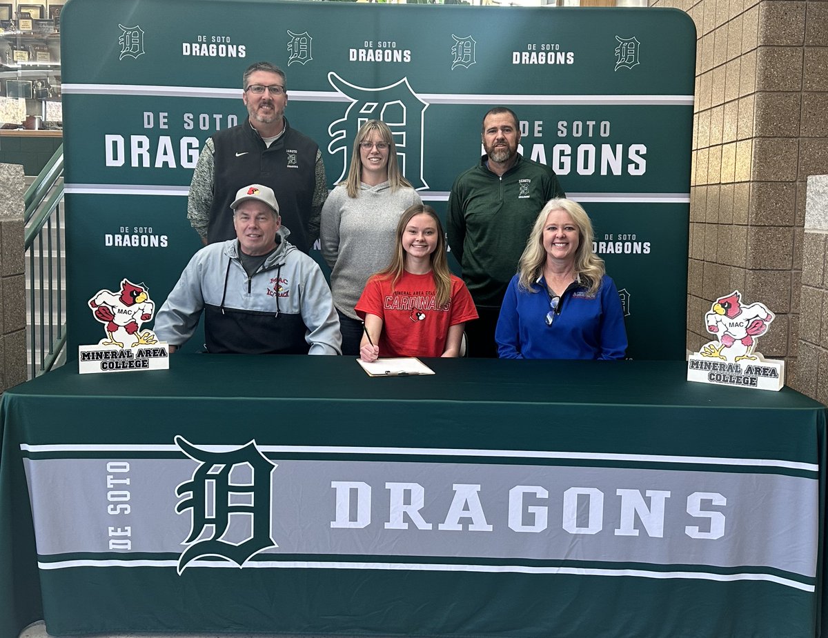 Pigg Signs with Mineral Area College:
Seated (left to right): Coach Davis Mineral Area College coach, Jailey Pigg ,Tina Pigg(mother)
Standing (left to right): Mike Pope (DHS Coach), Morgan Milfed (DHS Coach), and Bob Hyde (DHS Coach)