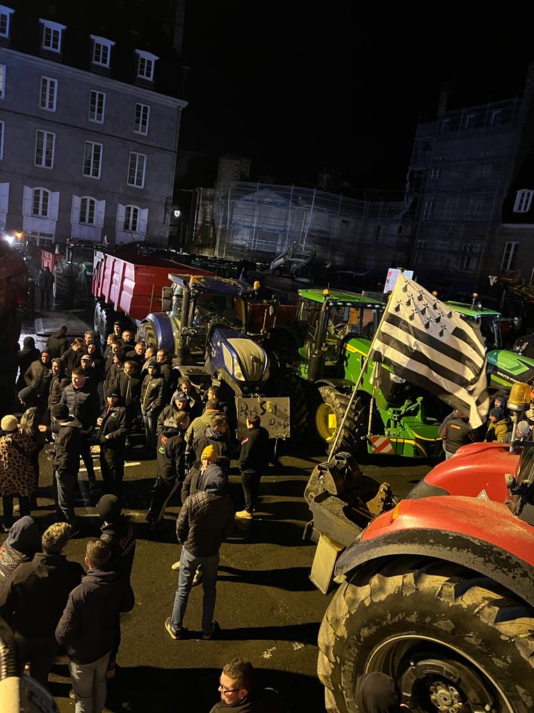 Mobilisation préfecture 22 | 100 tracteurs 🚜 et 400 manifestants 👩‍🌾👨‍🌾
Nous attendons des réponses concrètes !