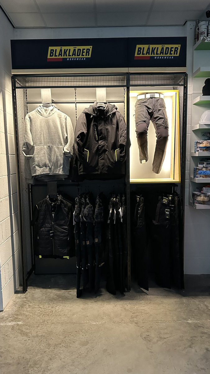 JSGraphixx's tweet image. I am super proud in the direction our #business is growing 👌 To put the icing on the cake here we have our #official #display by @BlakladerUK installed today 💪If you are interested in these products please call in for a catalogue &amp;amp; you will be truly impressed with the #quality