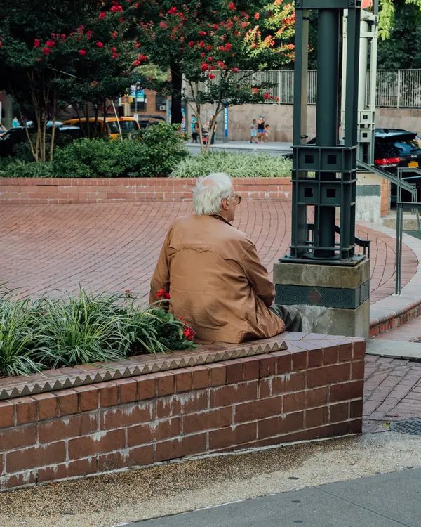 JessieWeasley75's tweet image. #Hostilearchitecture is all over American cities and states. It is abusive towards homeless people, disabled people, and skateboarders. It’s disgusting and it shows how much the government doesn’t care about people at all. Hostile architecture has no place in our community. These…