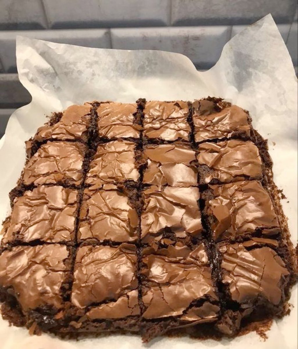 untitledallure's tweet photo. homemade brownies https://t.co/XsA4D5Rbrw