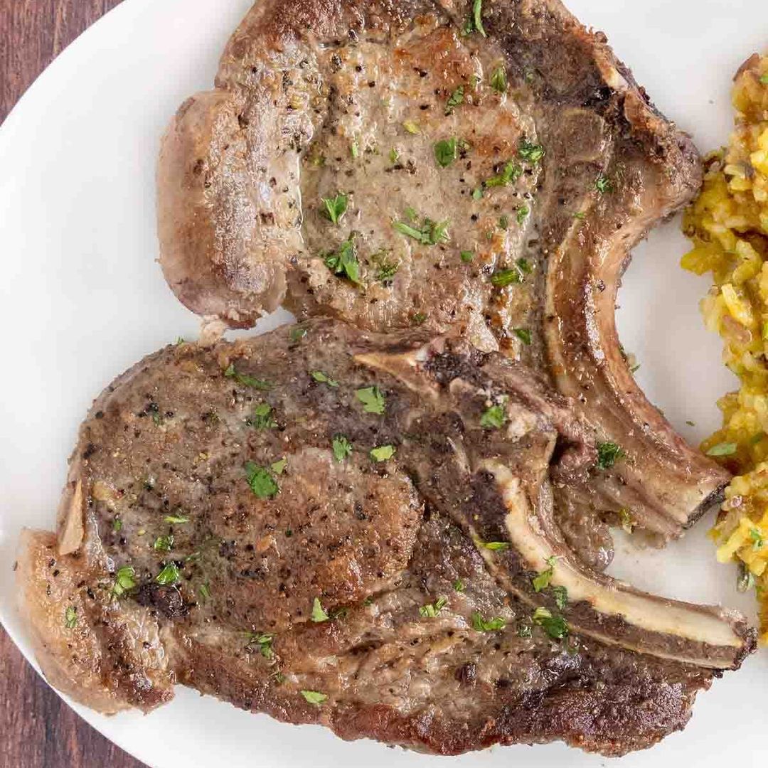 Sizzle up your dinner routine with my Pan-Seared Pork Chops! #foodie #recipes #cooking 🍜 Juicy, flavorful, and cooked to perfection with just a few simple ingredients. Get The Recipe-->bit.ly/ACDSearedprkch…