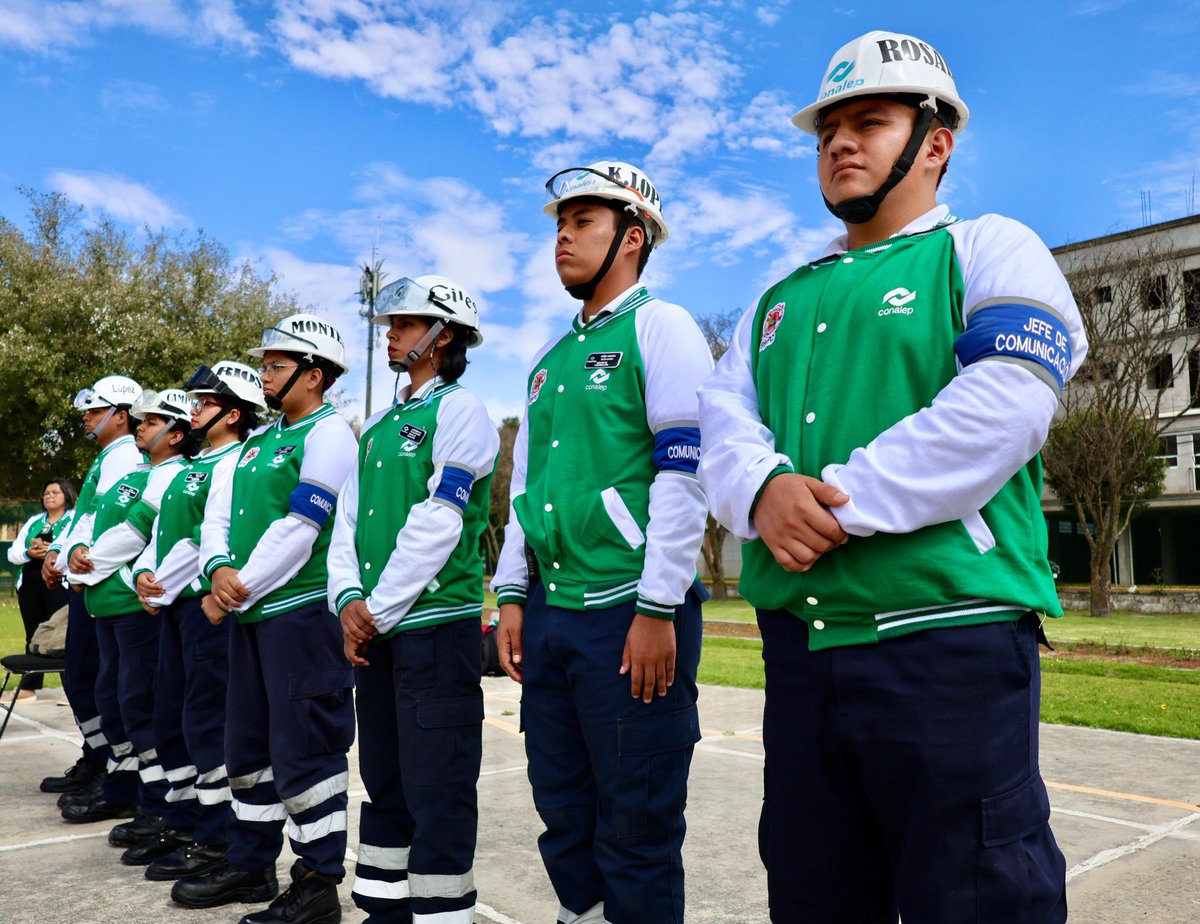 Alumnos del <a href="/ConalepCDMX/">Conalep CDMX</a> y <a href="/Conalep_Morelos/">Conalep Morelos</a> nos dieron una demostración de la Carrera Seguridad e Higiene y Protección Civil en las actividades del 45 aniversario del colegio. Un gusto saber que nuestros estudiantes están listos para salvar vidas.  👩🏻‍🚒🧑🏽‍🚒

#45CONALEP