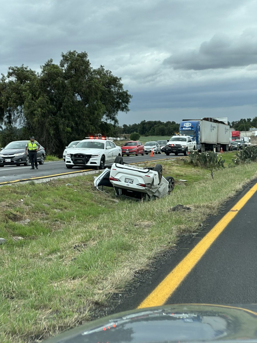 fheraceves's tweet photo. @CAPUFE accidente en carretera, México, Tulancingo https://t.co/SbLmgacJMW