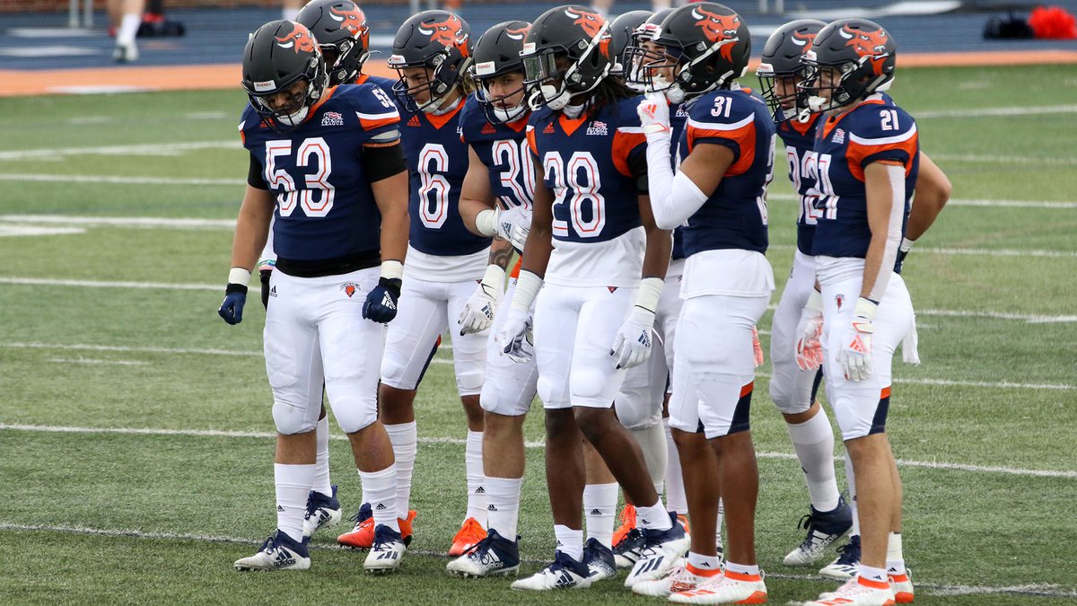 Big thanks to @CoachJTBear for spending time at @CAIKnightsFB today!! #RecruitCAI ⚔️