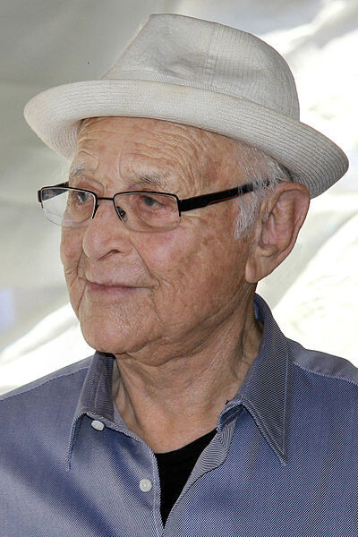 Today we pay tribute to legendary screenwriter and producer, Norman Lear. Best known for his work as a TV writer and producer, Lear’s shows also produced iconic theme songs that became hits and still resonate to this day. Rest in peace. 💿 disc.gs/3Ni0ct4