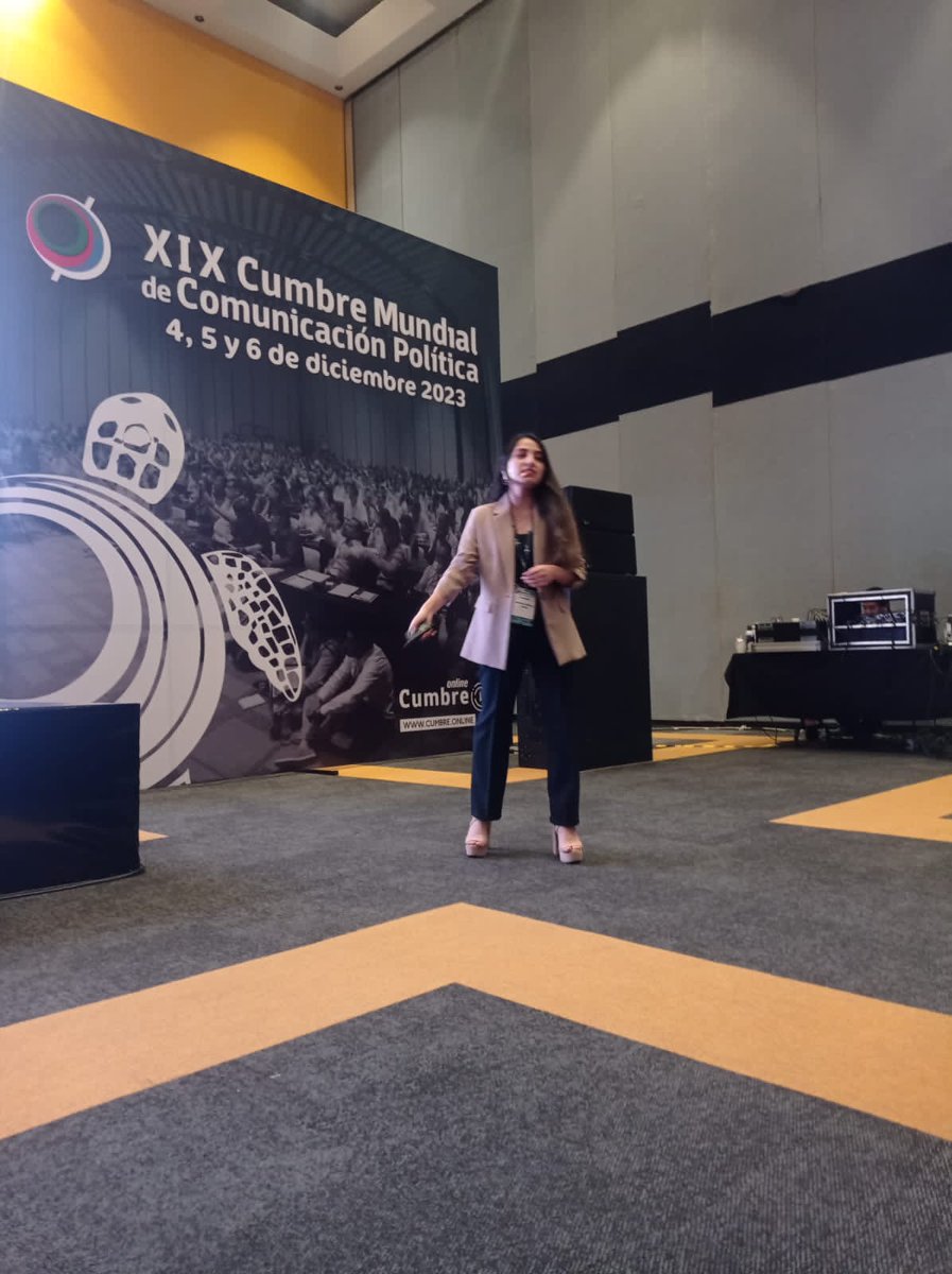 De mis ponentes preferidas en #CumbreCancún está <a href="/meryoung9/">Cielo</a> joven con gran dominio del contenido digital y político.

Comparto apasionada frase llena de reflexión y poder:

"el ciberactivista es un ciudadano que está interesado en participar activamente en politica"

<a href="/CumbreCP/">CumbreCP</a>