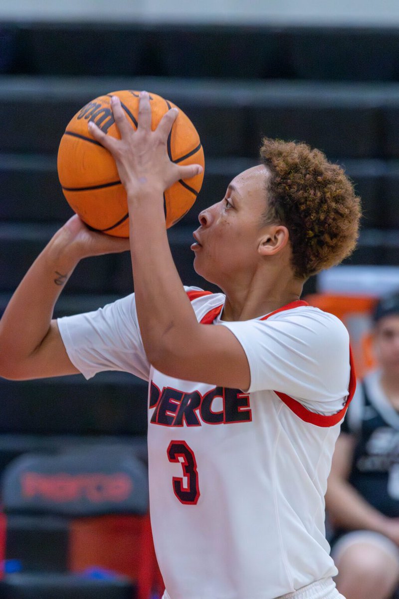 Game day 🏀

Women’s basketball are at Cerritos College. Tip-off is at 6 p.m. 

📸 // Hunter Hammerot
