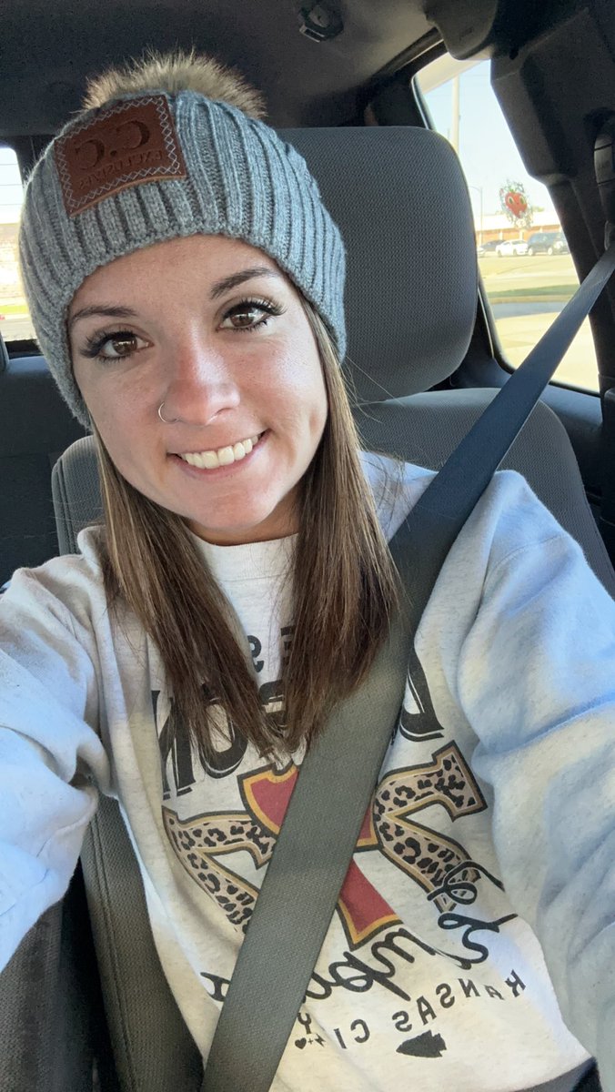KierPike's tweet photo. I’m just looking for some silver/gold ranked chicks to play with on the reg. Let’s have some fun🫶🏼🥹 #ApexLegends #APEX #girlgamer https://t.co/lPKUW5XwgY