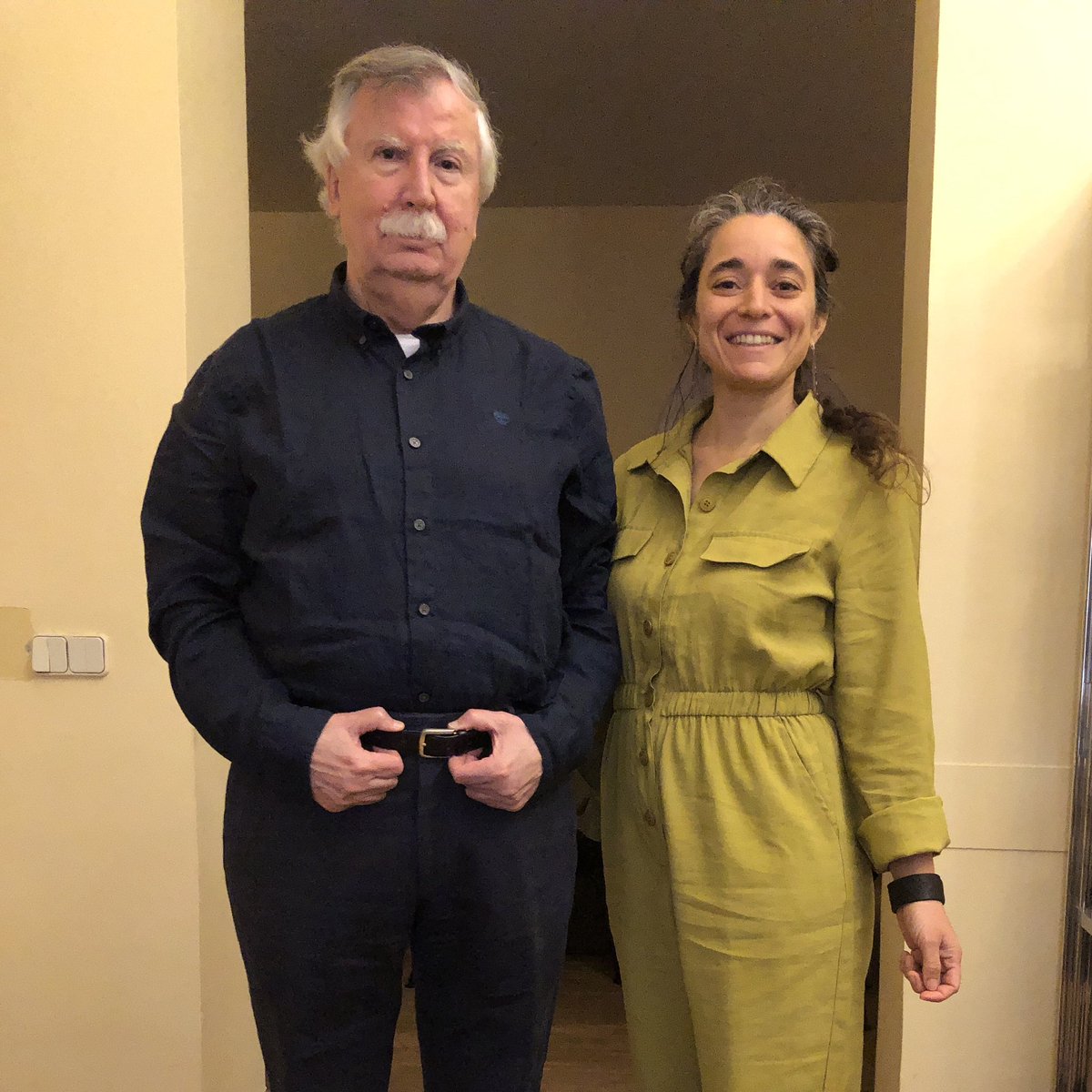 az_nay's tweet photo. ¡Vaya final para este viaje!

En el día del 45* aniversario de la Constitución 🇪🇸, tuve el honor de entrevistar a @JoanEGarces en Madrid, abogado y asesor de Salvador Allende.

S��, hablamos del plebiscito constitucional de Chile del domingo 17.

+ info pronto en @rightlivelihood! https://t.co/NZsNdOZC4u