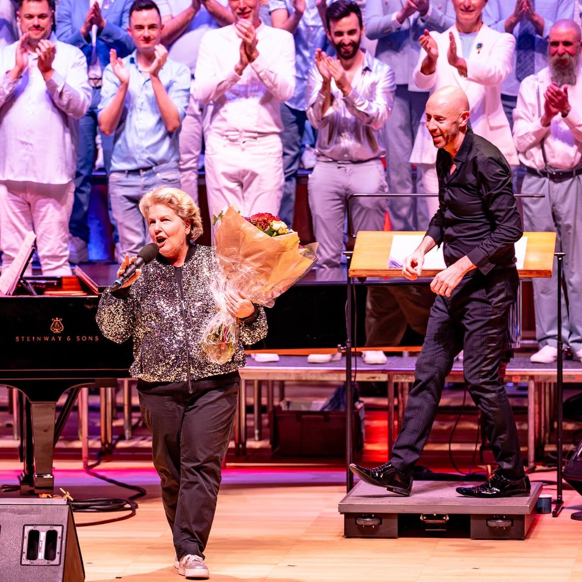 The wonderful @sanditoksvig hosted our recent concerts at @cadoganhall 🤩 here are a few snaps by @stevegregson_ 📸