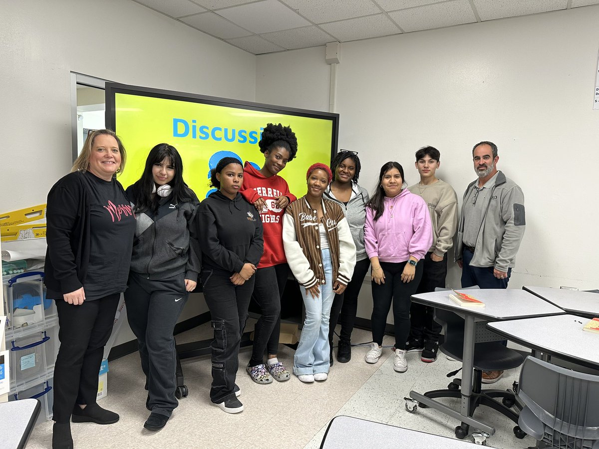 RaymieVenable's tweet photo. Love seeing student agency in action as students identify problems around campus AND provide research-based solutions. @IDEA_at_Fannin #PLPack https://t.co/FOhbZPtosa