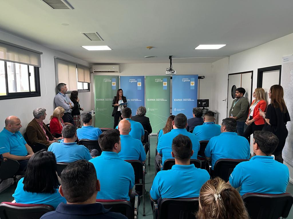 Finalizó la primera cohorte de técnicos/as CNSE capacitados por la UTN, como parte del acuerdo denominado Introducción a las Redes de Datos.

Se trata de 21 profesionales, pertenecientes al Centro Nacional de Comunicaciones Digitales de Ezeiza, que concluyó su capacitación.