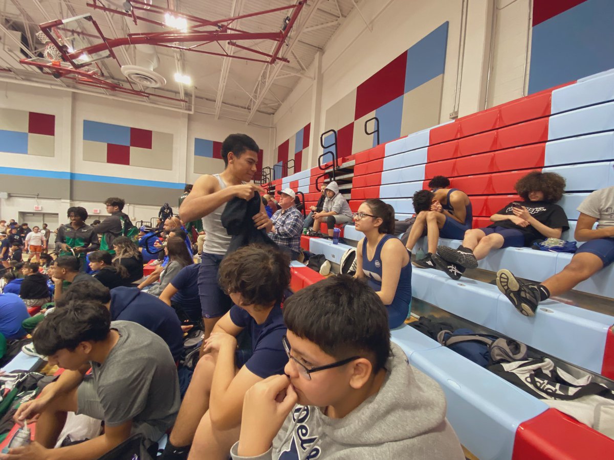 Came out to support our JV @DVHS_Wrestling Team at the Socorro HS Tournament and finally got to see our @AlyBofEP boy wrestle for the first time. @IvanCedilloYISD @DVHSYISD @YsletaISD @YISDAthletics1