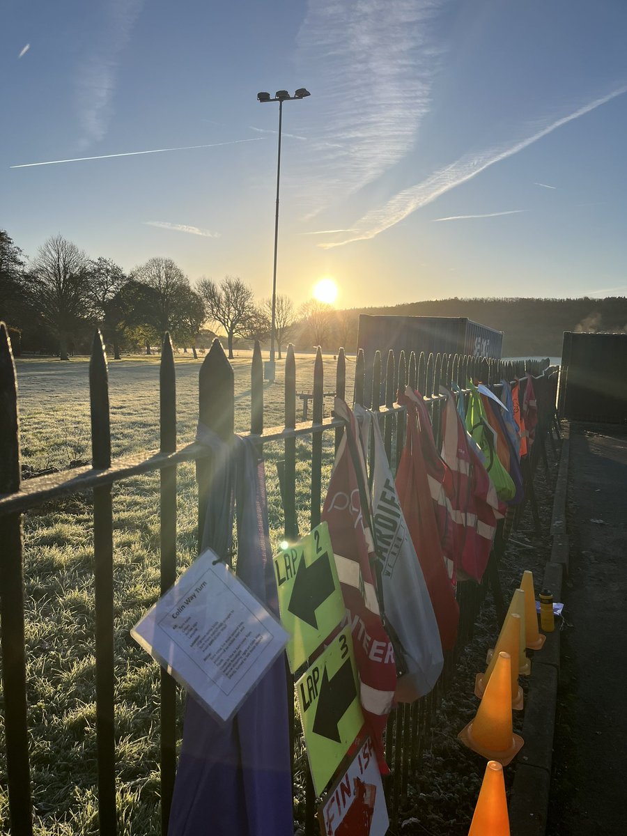 Volunteers - we need you! Can you don the pink vest this week? We're still short of our required number to put the event on safely. Please reply below, DM, or email trelaipark@parkrun.com . Diolch. Credit @AWeltch for the lovely photo.