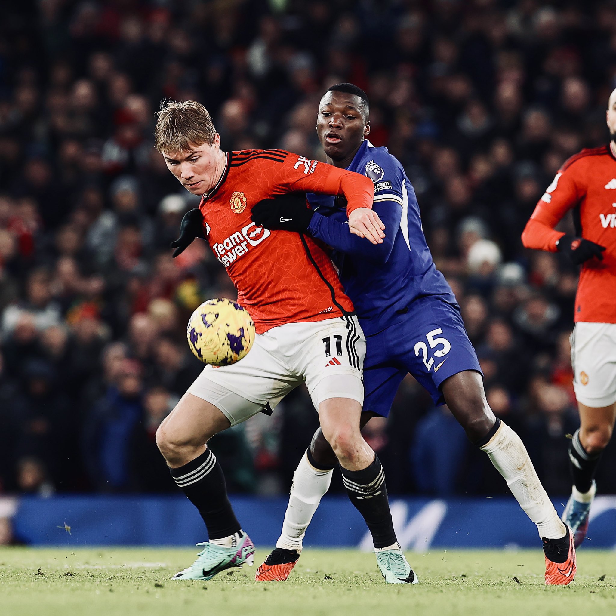 Rasmus Hojlund in action for United v Chelsea.