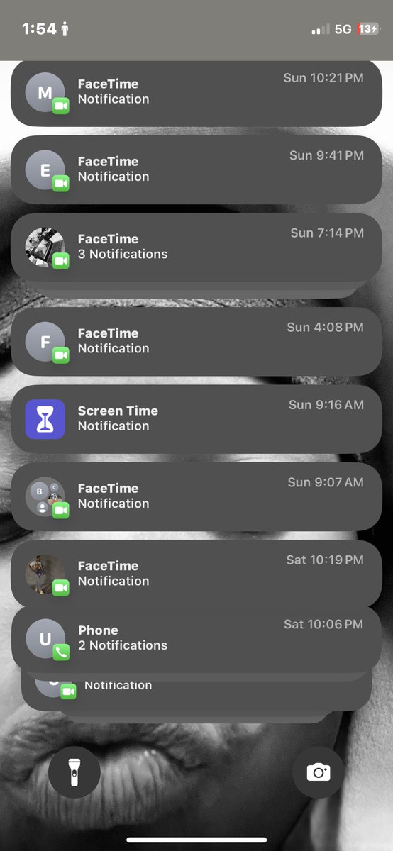 kartier2xx's tweet image. no ion answer my phone