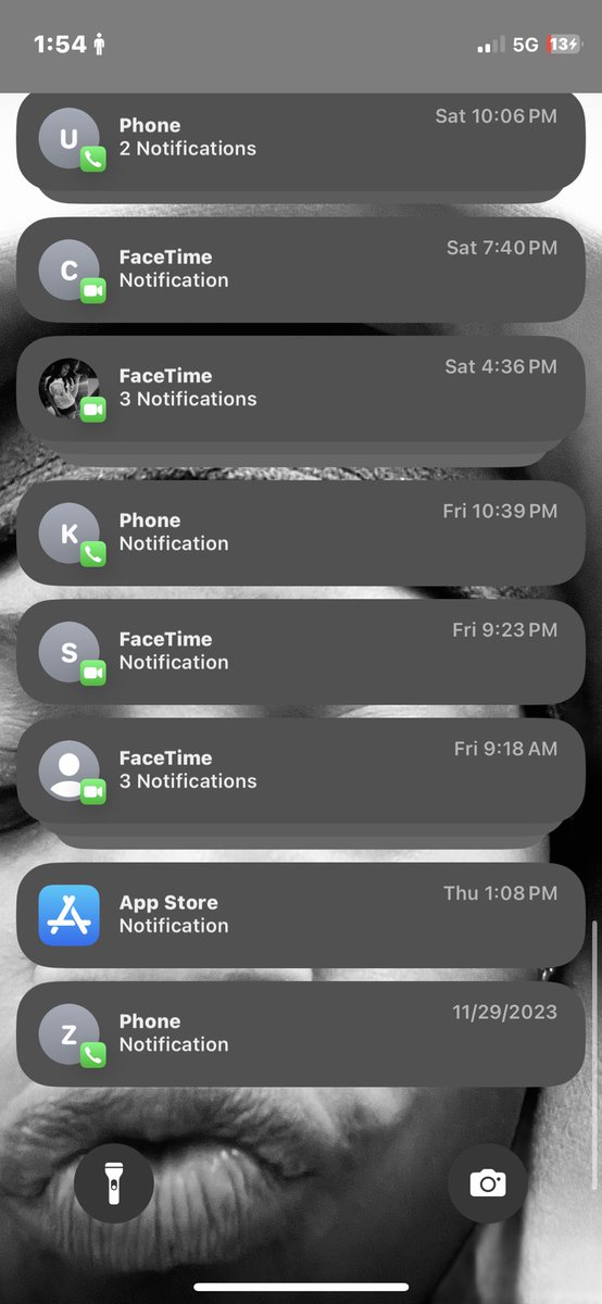 kartier2xx's tweet image. no ion answer my phone