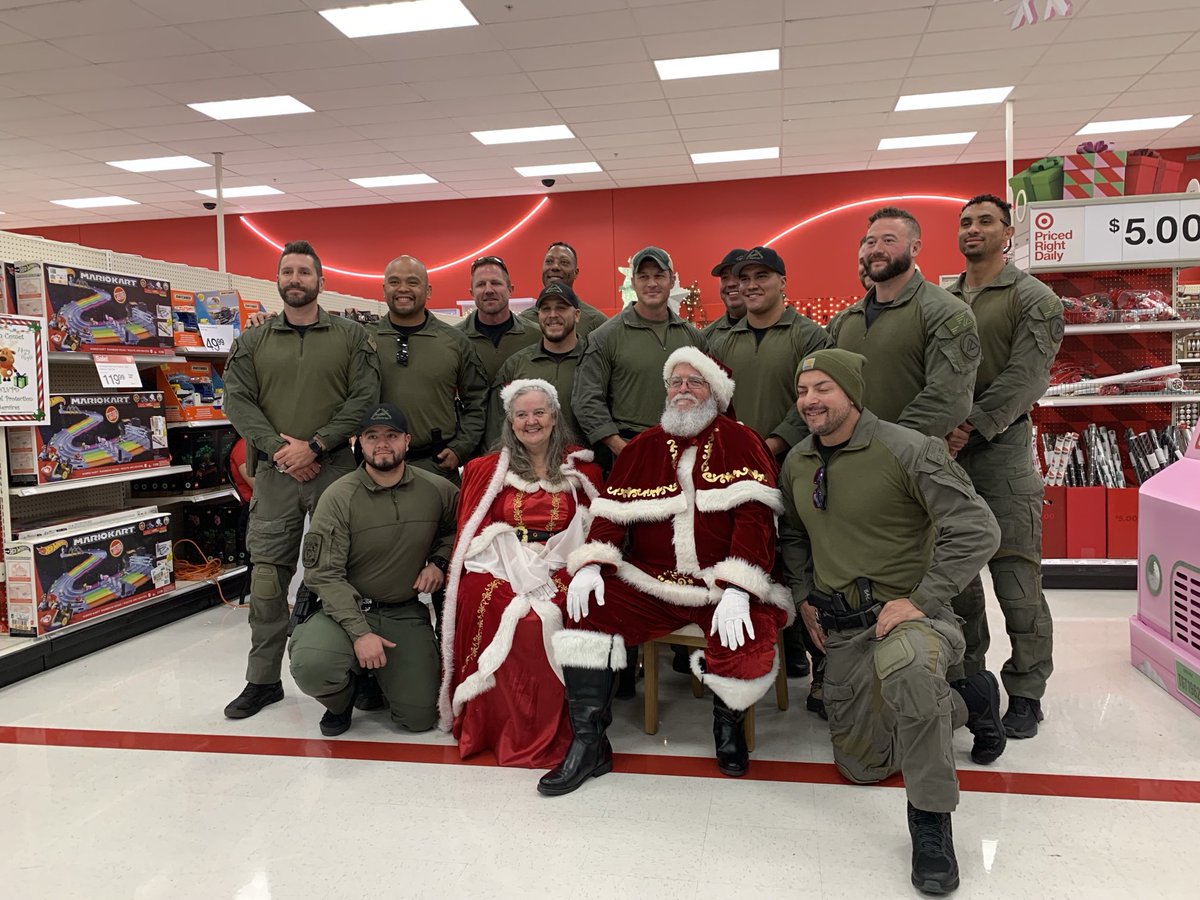 HD Store 3307’s own Mr and Mrs Claus supporting the NLVPD at the Annual Shop with a Cop event at Target ⁦@MLGRIZZ⁩ ⁦@TeamDepot_Ryan⁩ ⁦@NLVPD⁩