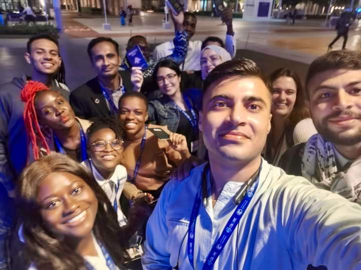 HamzaBashir1996's tweet photo. No matter where we come from, our commitment to climate justice unites us. 🇮🇳 🇵🇰 🇹🇷 🇪🇬🇵🇸🇯🇲 🇿🇼 🇱🇧 🇺🇬 🇪🇹 🇬🇭#UnitedForClimate #ClimateAction https://t.co/sdr3A0Gk3D