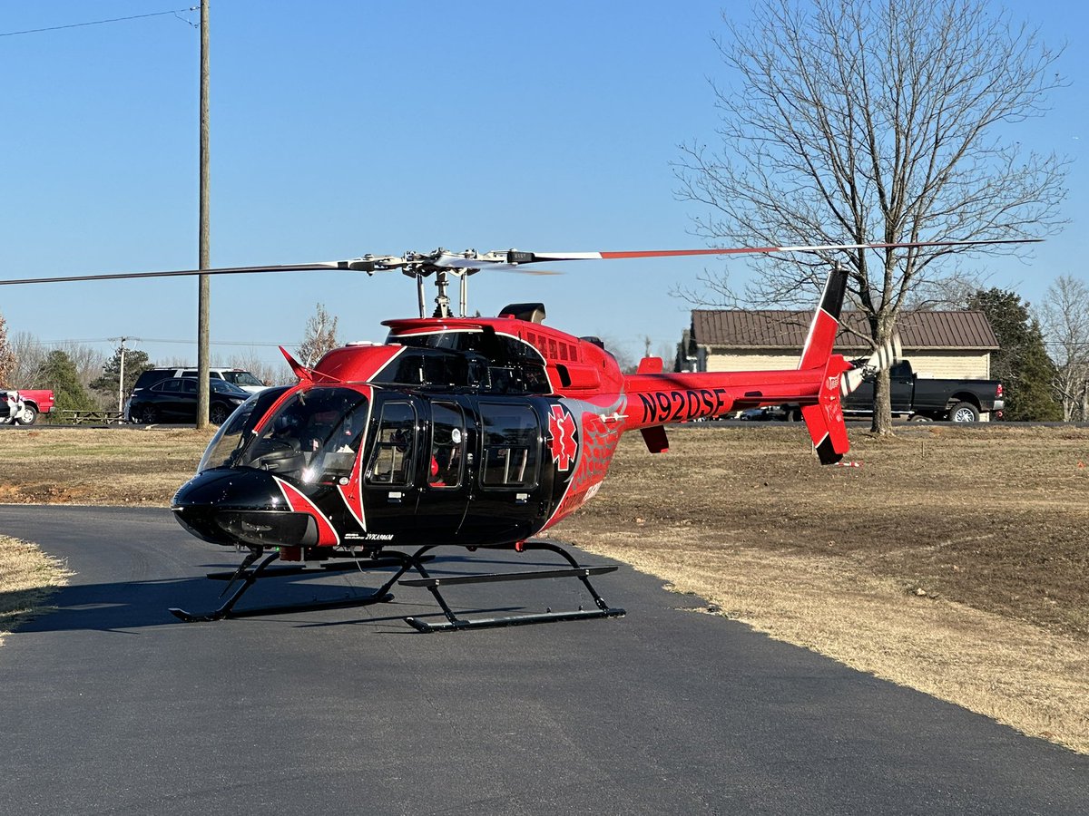 ELFDStation17's tweet photo. East fire supporting Survival Flight today. 

A very pretty Bell 407 https://t.co/0PII5flHvi