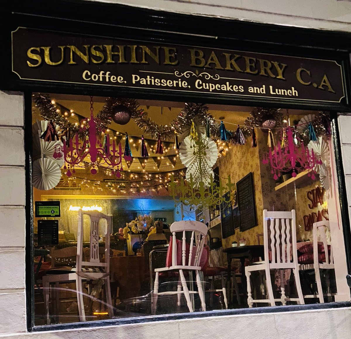 On the sixth day of Christmas 🎶 @sunshinebakery brings us Day 6 of our 12 Days of Christmas Living Advent Calendar - thank you 💕#chapelallerton #community #christmas