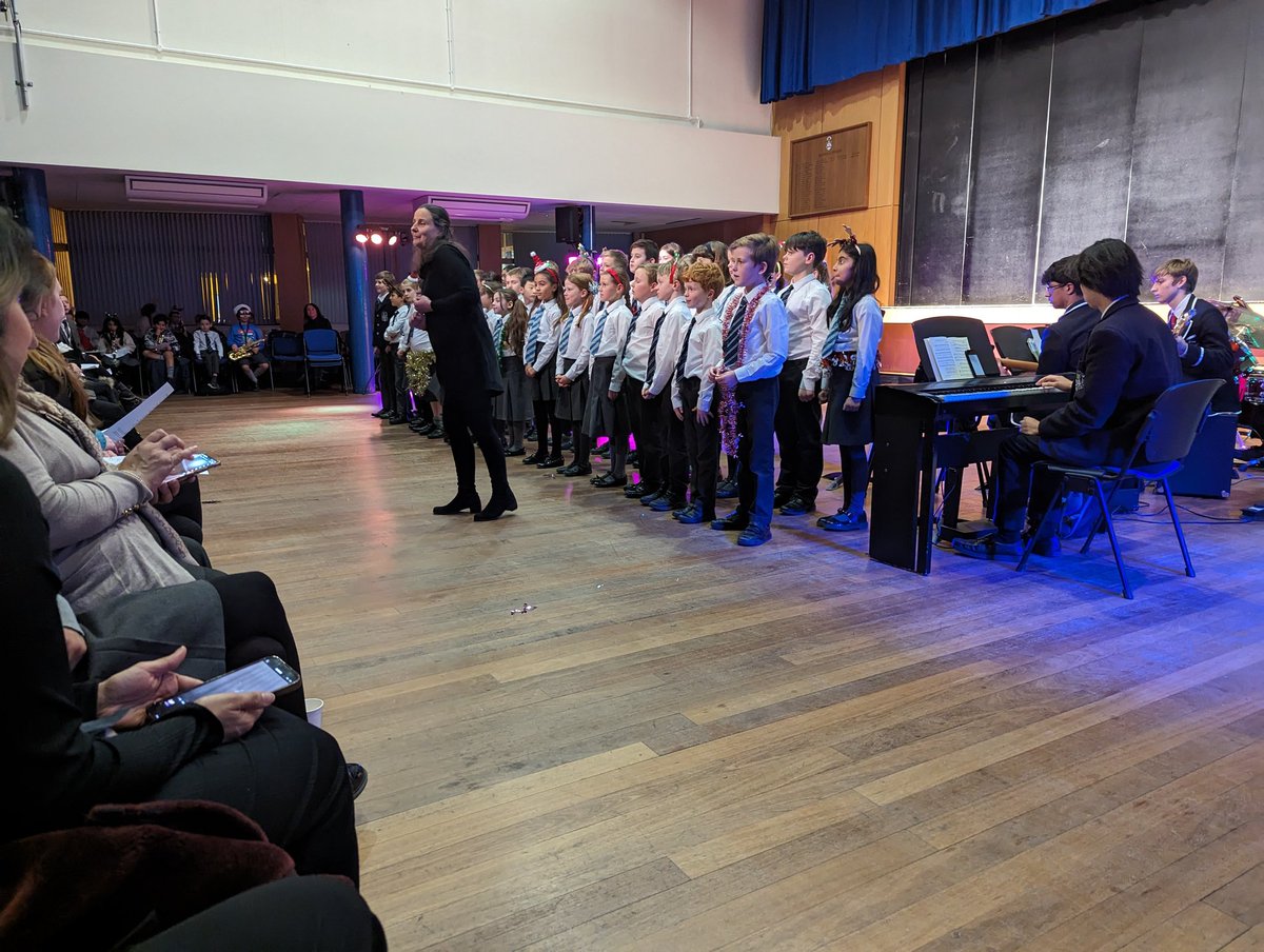 Hutchie_Music's tweet photo. 🎄Junior Chorus sing an amazing rendition of the Clapping Song!! Incredible voices and enthusiasm #lovesinging #beoneofus https://t.co/sHuFCAsbBS