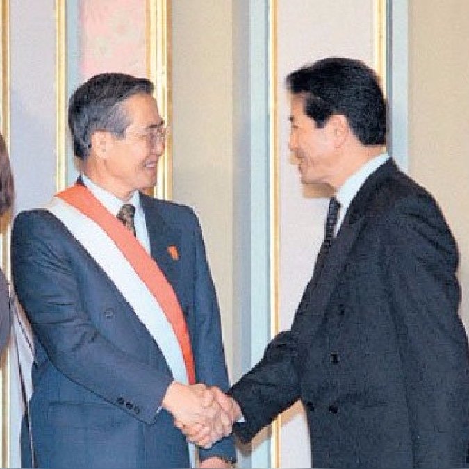 mal_menor's tweet photo. Alberto Fujimori, sumado a sus procesos penales, nos impuso la cultura combi, liberalizando un sistema de transporte caótico y peligroso que mata a miles de personas al año y nos ha convertido en una de las ciudades con la peor congestión vehicular del mundo. Abro hilo #notepases https://t.co/rVc5xGTIVN
