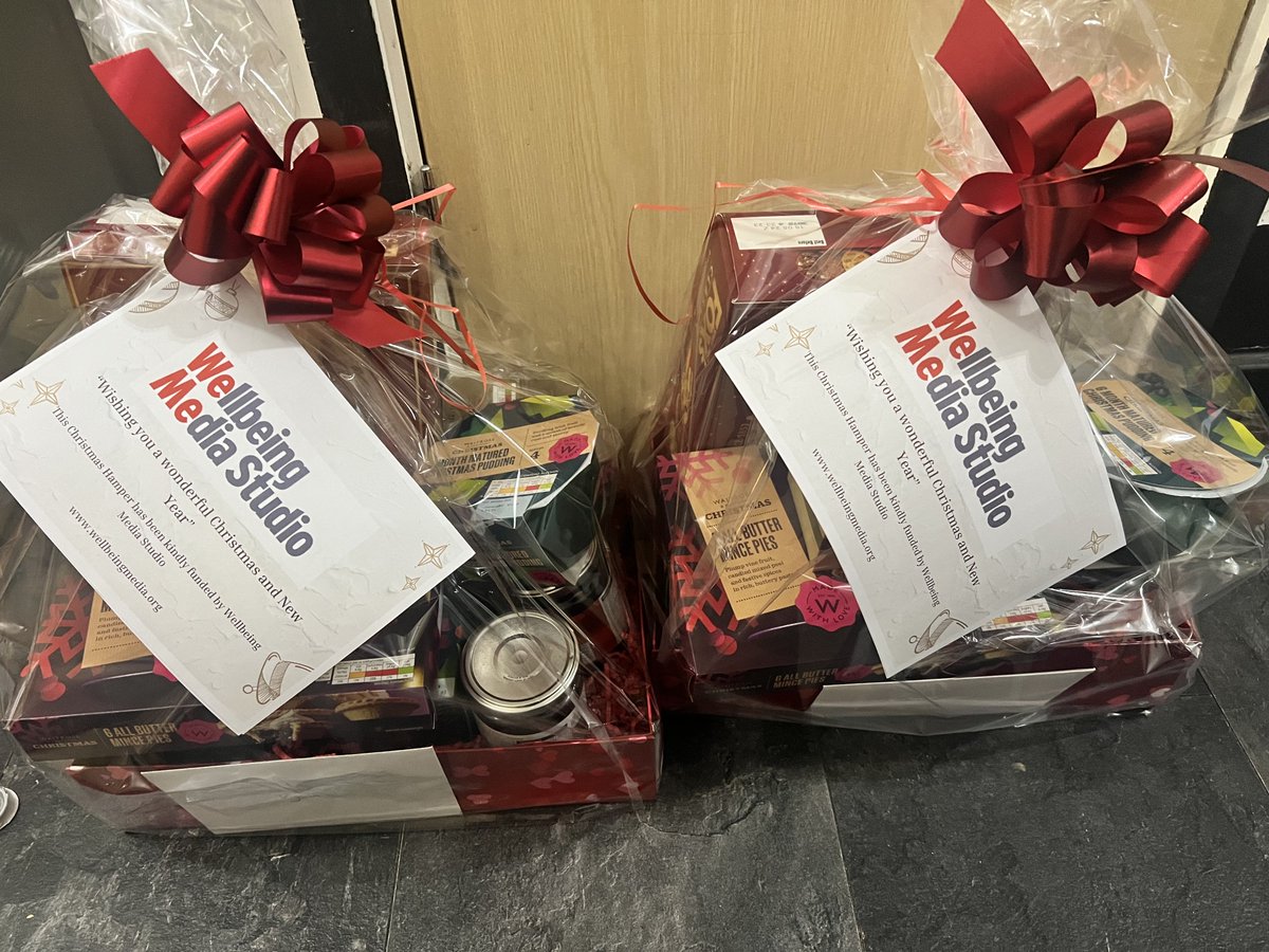 'Tis the season of giving! 🎁 Our community is spreading love to adult #cancer patients with #Christmas Hampers. Join our 25 days of giving at justgiving.com/page/tlf25days…. Together, we're creating moments of happiness! 🌟 #CommunityKindness #ChristmasGiving #ThankYou