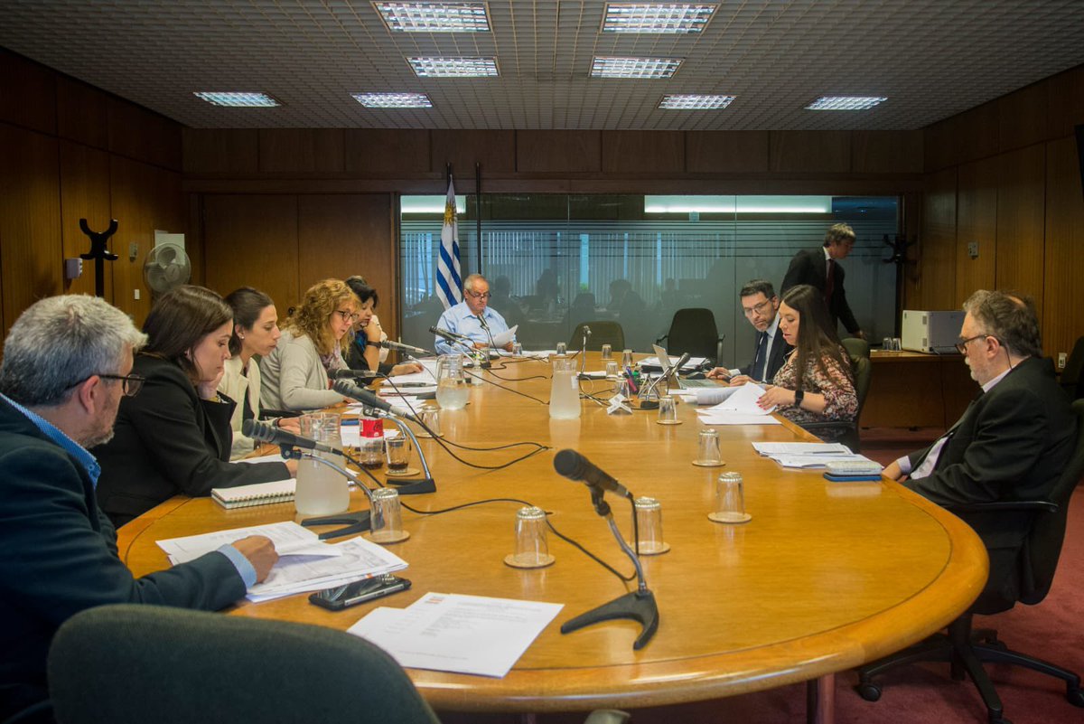 MarcosUrcelay's tweet photo. En el día de hoy tratamos el proyecto “Reporte, sistematización y transparencia de los datos sobre la Brecha Salarial de Género” 
Tuvimos un intercambio muy favorecedor donde también planteamos sugerencias que hicieron desde el Instituto Nacional de Mujeres. https://t.co/dlkDi5GyyZ