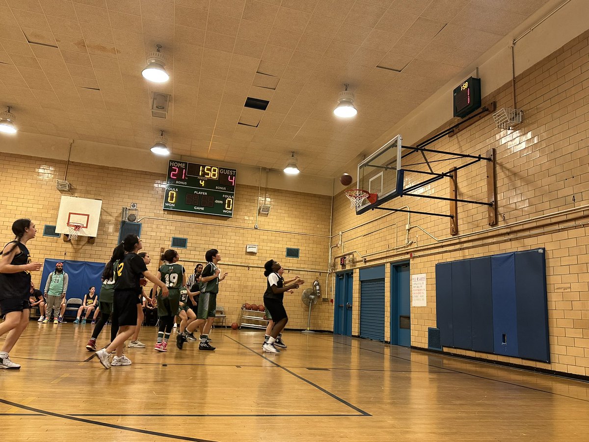 MS 51 vs MS 187: (23 vs 4) Girl Varsity Basketball first game! Congrats @middleschool51. Great game MS187. You girls rock!!! Great job Ms Lin, Ms T, Mr Gordon, & Mr Randy! @NYCDOED15 @NYCSchools @ChristaMCA_JSD @UFTMS_Division @caillibotted 🏀