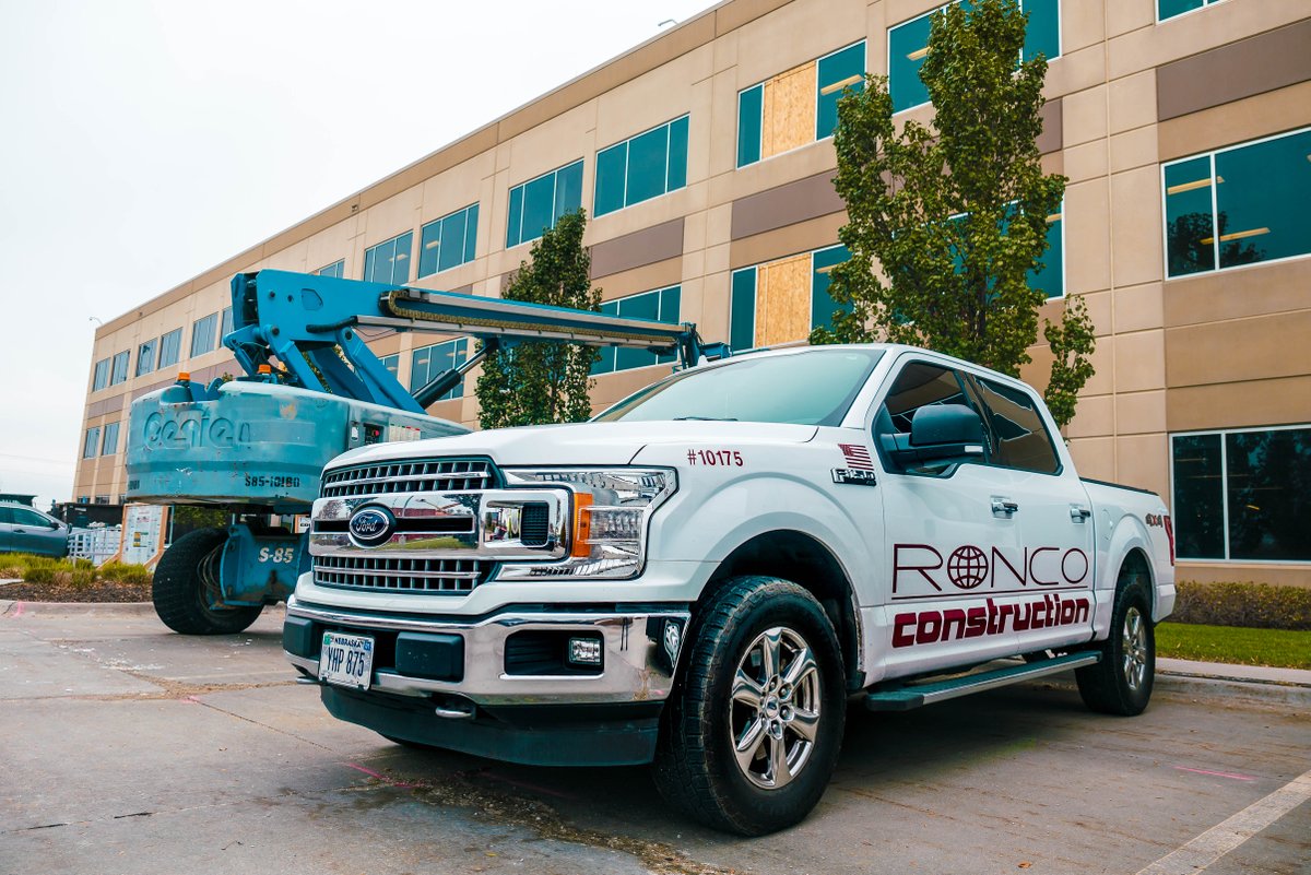 RoncoOmaha's tweet image. Open workspace, new offices and conference rooms are on the way for Prime Time Healthcare. Our teams are busy installing floors, carpet and drywall to create the perfect environment for professional collaboration. 

 #RoncoBuilt #construction 
#Omaha #OmahaNebraska #Teamwork