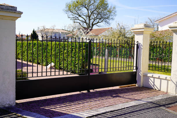 andersonalun's tweet photo. Sturdy railings and fencing not only add safety but also enhance the aesthetics of your space. What's your favorite style of railing or fencing? Share your design inspiration with us! #RailingDesign #FencingIdeas https://t.co/14vyFJcOx4