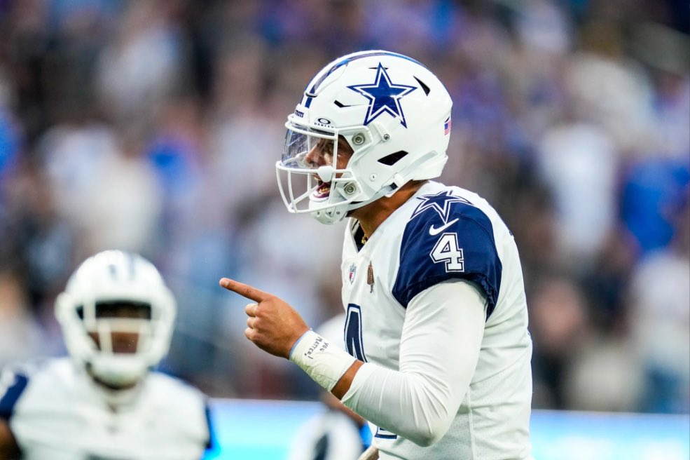 fashion_nfl's tweet image. The Little Giants uniform matchup is right there.