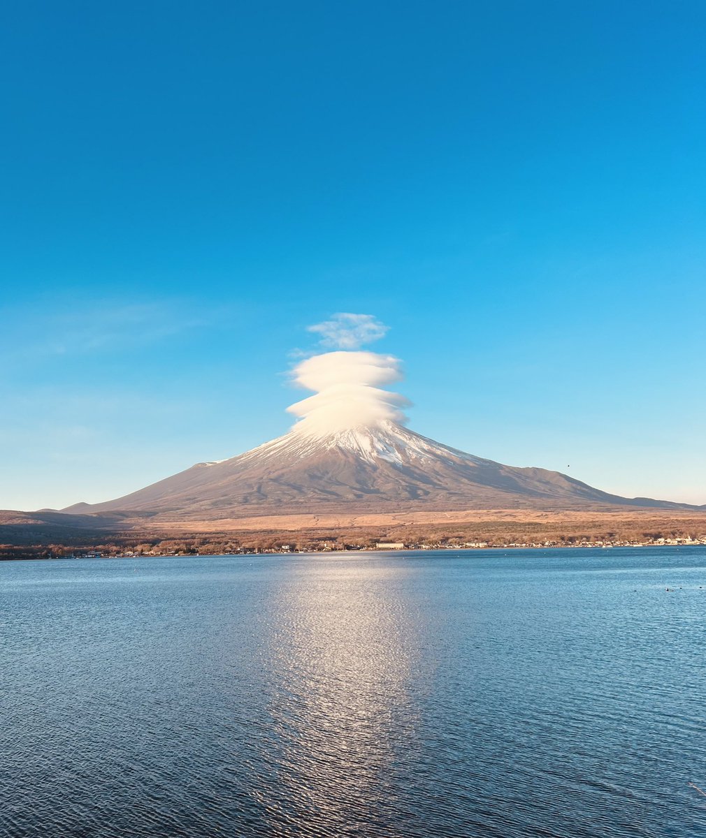 doshilabo's tweet photo. 今朝は珍しいキノコ雲でした🗻
キャンプ場から車で15分にある絶景
冬場キャンプで早起きのご褒美ですね
#イマフジ https://t.co/wR64VTfPaA