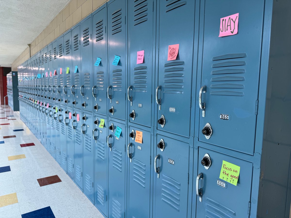 Today's holiday theme was 'Fight the Winter Blues,' with positive messages posted on every locker around campus. Thank you to our ASB students for taking the time to hand write and put up these positive affirmations! 💙❤️
