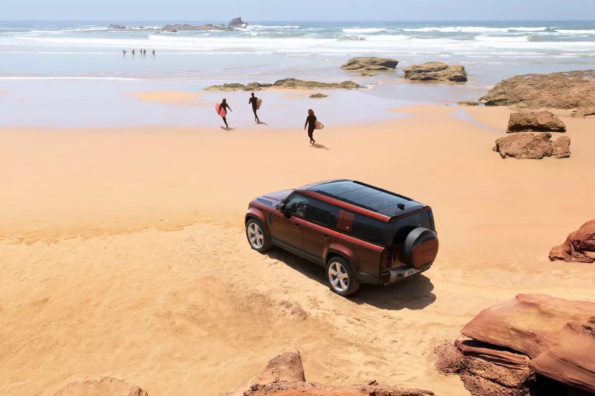 JagLandRoverWG's tweet image. Off-Road ready SUV that doubles as a luxury driving machine 🏜 #Defender130