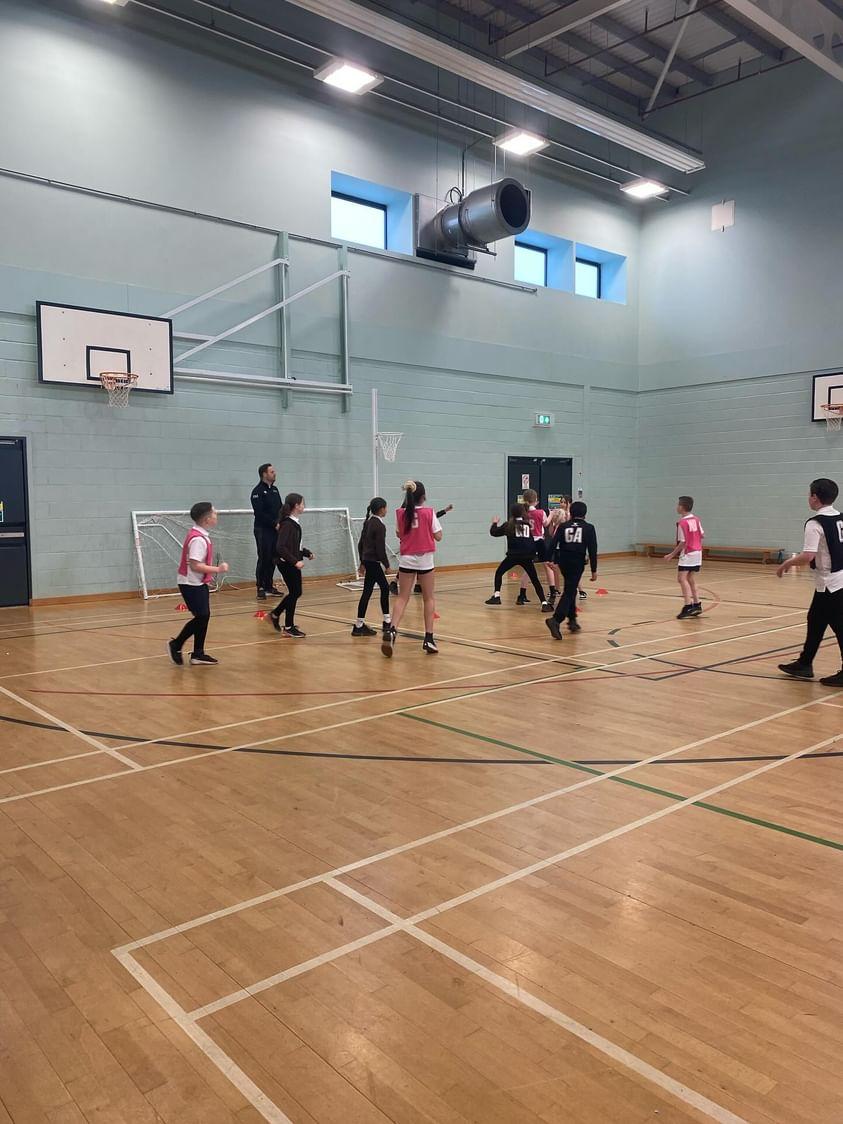 StNiniansPE's tweet photo. Well done to the p6/7's who participated in the inter-school netball tournament today. You were all outstanding 🤩🌟 @HFKirkintilloch @HolyTrinityPS1 @stmachansps1 https://t.co/9LclMSJ8UA