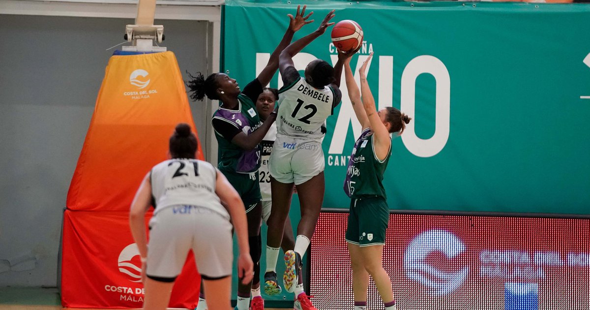 HuracaVN's tweet photo. No ha quedat un mal dimecres:

✅ Victòria a #LFChallenge.
✅ Victòria a @EuroCup.

Propers reptes:

📅 9/12: 🆚 @CBClaret.
📅 10/12: 🆚 @OBRADOIROCAB.
📅 13/12: 🆚 @KKCedOL.

Tot a casa 🏠.

Totes les prèvies de @JesusGomezCjb i @AlbertMolinari a Youtube.

#ForcaPenya 💚🖤💚🖤 https://t.co/g56xZF69Ra