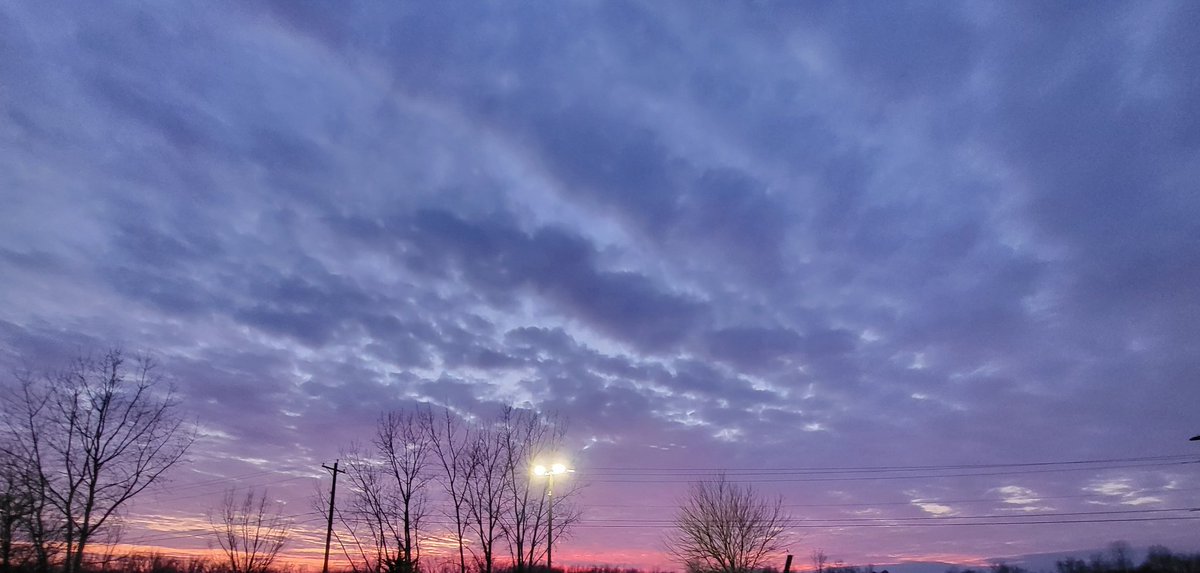 JenniButtonUSA's tweet photo. #MichiganSunset from the parking lot. https://t.co/KRp8oLtJO2
