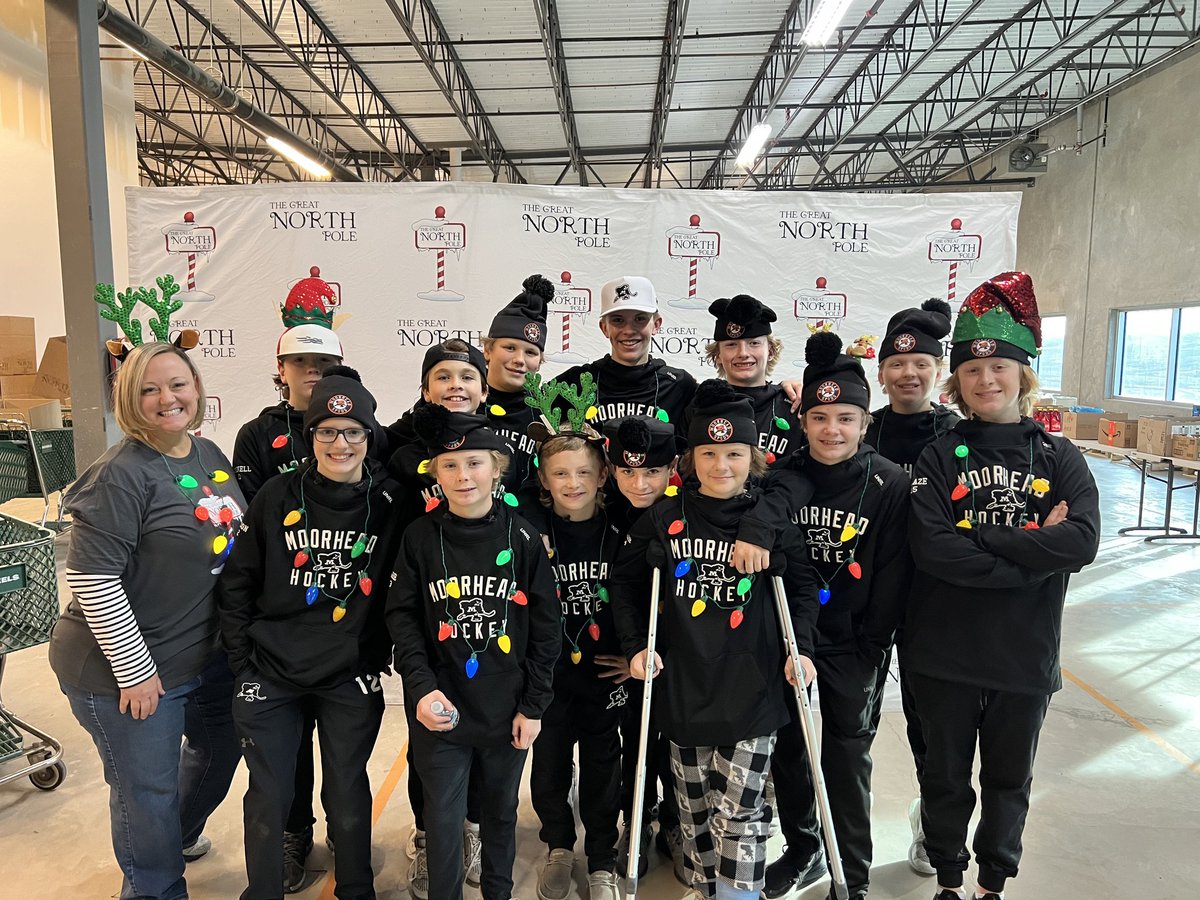 MoorheadPWA's tweet photo. The team spent time together this morning packing boxes @greatnorthpole ! They had a blast volunteering for a great cause! #gospuds @MHDHockeyHub https://t.co/JFRsgf3HSp