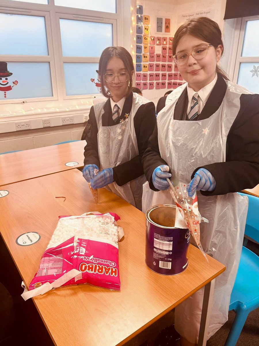 BayLeadershipAc's tweet image. The #WinterGiftProgramme is well underway at Bay with pupils making 200 hot chocolate cones for gifting to the local residents, and Christmas cards written for the elderly in local care homes. #CivicDuty #Service #Community #WeAreBay
