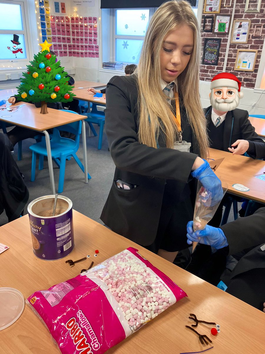 BayLeadershipAc's tweet image. The #WinterGiftProgramme is well underway at Bay with pupils making 200 hot chocolate cones for gifting to the local residents, and Christmas cards written for the elderly in local care homes. #CivicDuty #Service #Community #WeAreBay