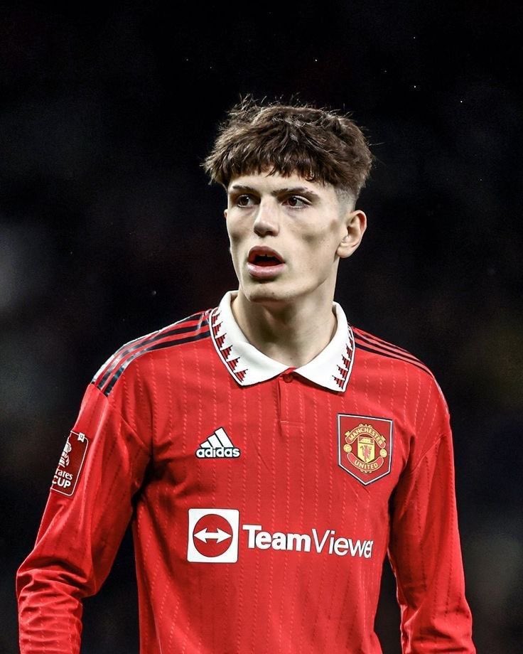 Poolboy15871501's tweet photo. @UTDTrey He cooked Gallagher,  Pochettino taught Reece James will tame Him. Only Ganarcho to sat down James and told him "I'll kill you"  What a player! https://t.co/syVggGXzA6