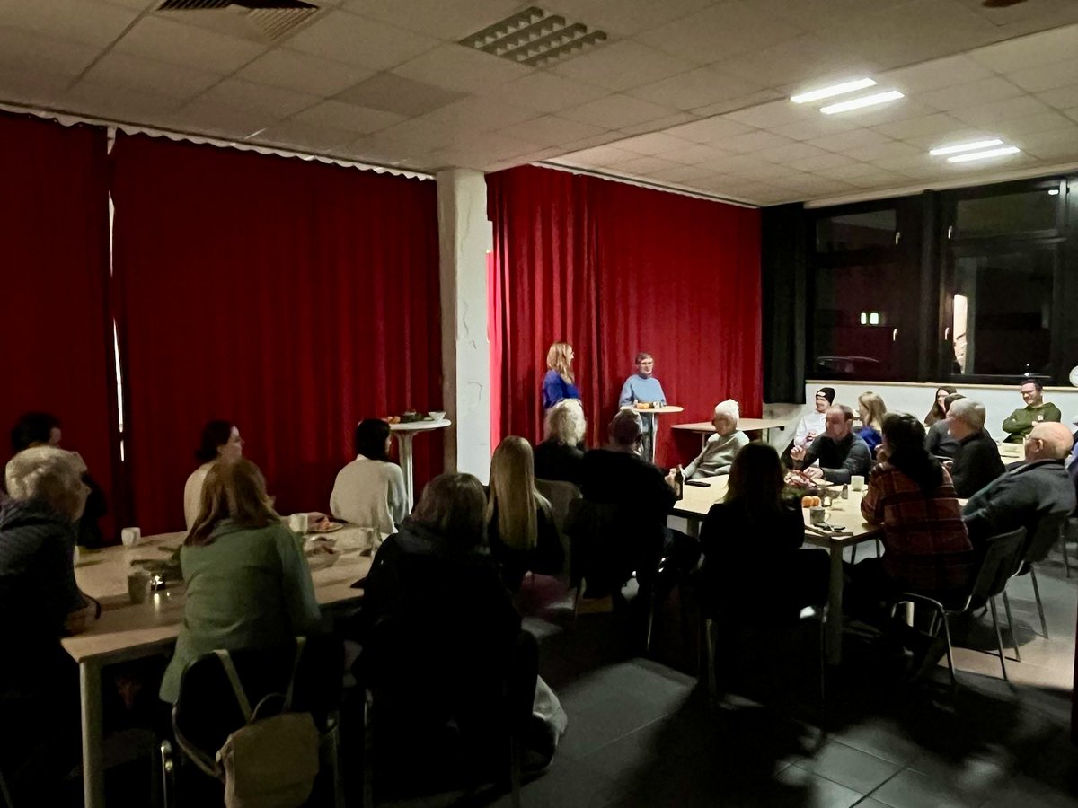 Zusammen unterwegs in NRW mit ⁦<a href="/katdro/">Katharina Dröge</a>⁩ und am Abend zum Austausch bei ⁦<a href="/bielefeldgruen/">GRÜNE Bielefeld</a>⁩.      🎄❄️🧑‍🎄