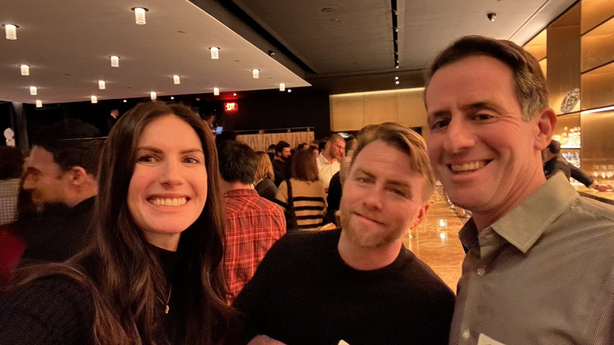 ArianneCPerry's tweet photo. Thank you @BenjLerer @AndreaHippeau  and the @LererHippeau team for the holiday festivities!! 🎅❤️ #NYTech https://t.co/dgMokbDOFT