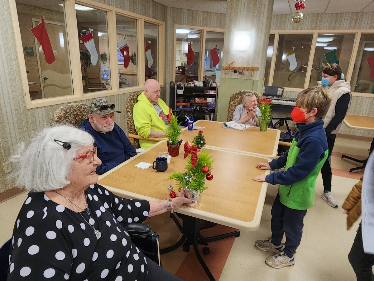 DanieleWirth's tweet photo. It starts with good.
Last Saturday, the Bonafiglia Family Foundation teamed up with Seneca Falls’ School student councils to deliver mini-Christmas trees to residents of two local nursing homes, embodying the foundation’s belief in big-heartedness to support and lift up others. https://t.co/bwRtyK3y2I
