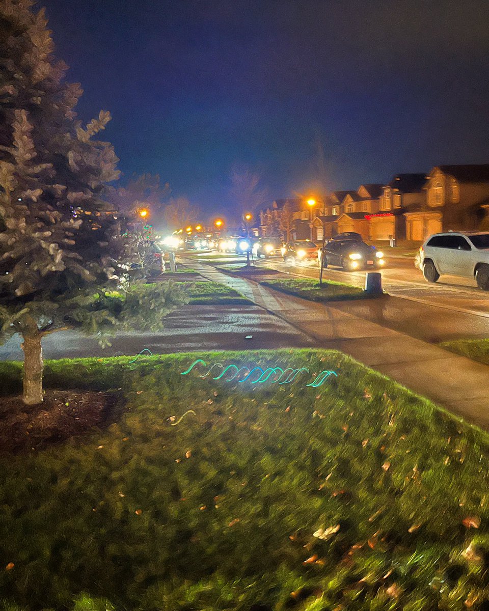 1HJSH1's tweet photo. @CityofLdnOnt #traffic is not supposed to look like this on a side street, Lawson Road is pictured last evening #detour #roadsafety https://t.co/uTOrOOhcxq