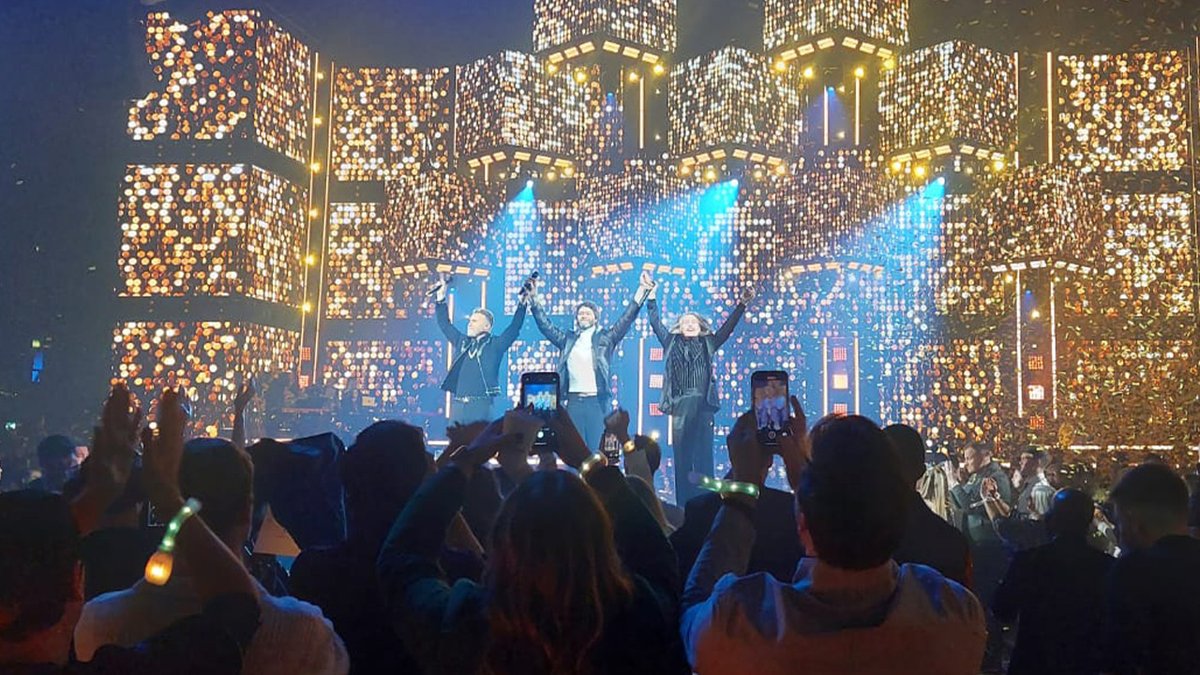 TNLUK's tweet image. Well, that’s something we’ll never forget 😍 Join us (and @TakeThat) for the full show on ITV New Year’s Eve at 6pm! 

#TNLBigBash #NYEBigBash