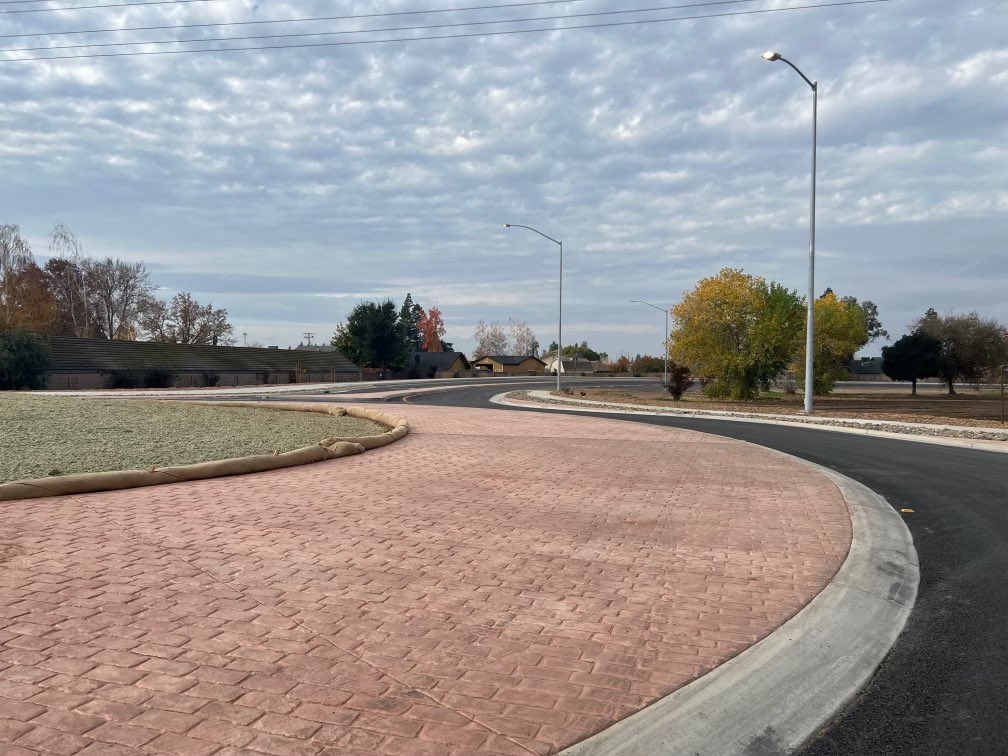 CaltransHQ's tweet photo. Congrats to @CaltranaDist10, City of Lodi, and @SJCOG on the completion of the $6M Turner Road project on SR-99. The new interchange includes a roundabout, bicycle lane, drought-resistant landscaping, & a much safer entry to Lodi. #RebuildingCA https://t.co/uCEWmFbb4v